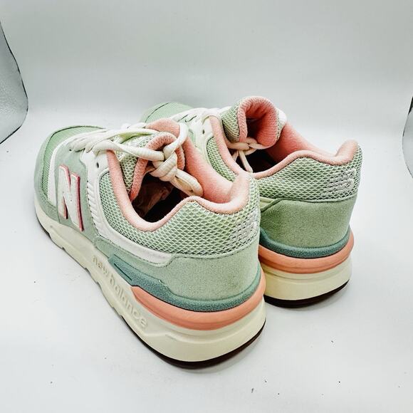 Size 3 - New Balance Kids GR997HPG Mint Pink Athletic Running Shoes (5 Women’s) - Picture 5 of 8